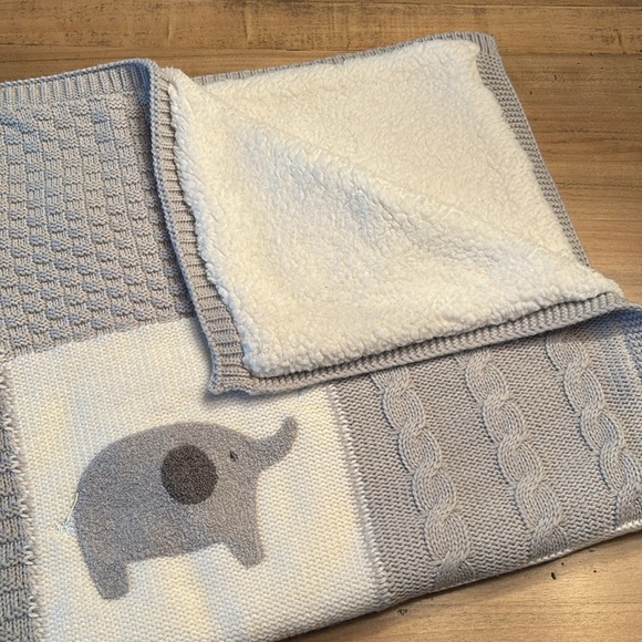 ✨EUC✨ Pottery Barn Hippo Heirloom Stroller Blanket - Picture 6 of 10